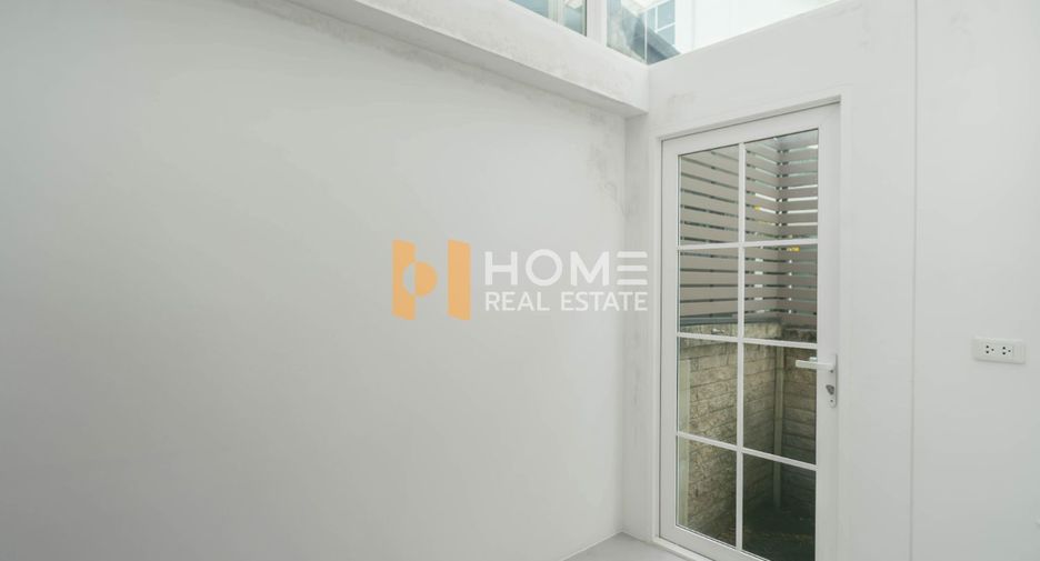 For sale 4 bedrooms house in Chom Thong, Bangkok