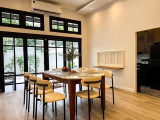For rent 6 bedrooms townhouse in Watthana, Bangkok