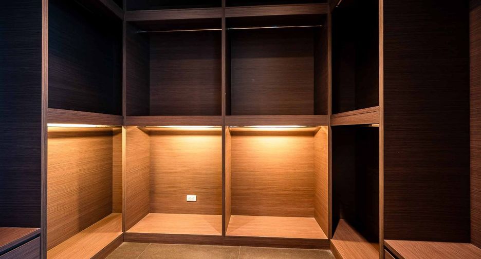 Продажа 4 спальни кондо в Патхум Щан, Бангкок