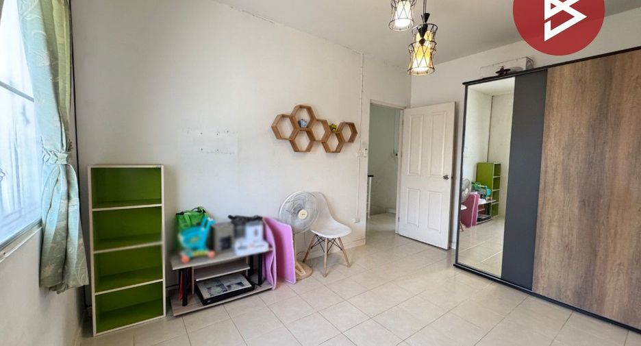 Reihenhaus zum Kauf mit 3 Zimmer in Mueang Pathum Thani, Pathum Thani