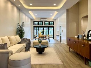 For rent 6 bedrooms townhouse in Watthana, Bangkok