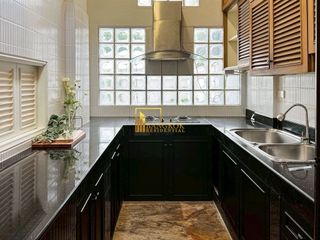For rent 6 bedrooms townhouse in Watthana, Bangkok