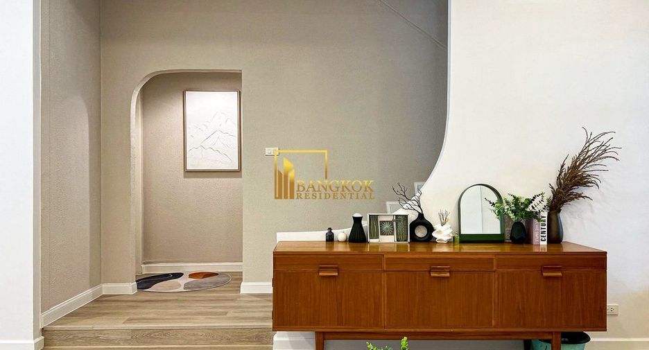 For rent 6 bedrooms townhouse in Watthana, Bangkok