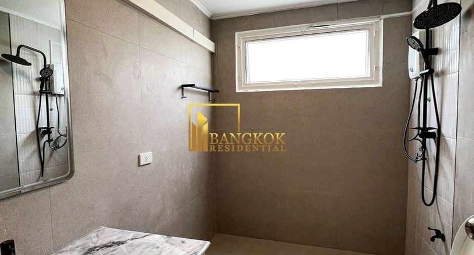 For rent 6 bedrooms townhouse in Watthana, Bangkok