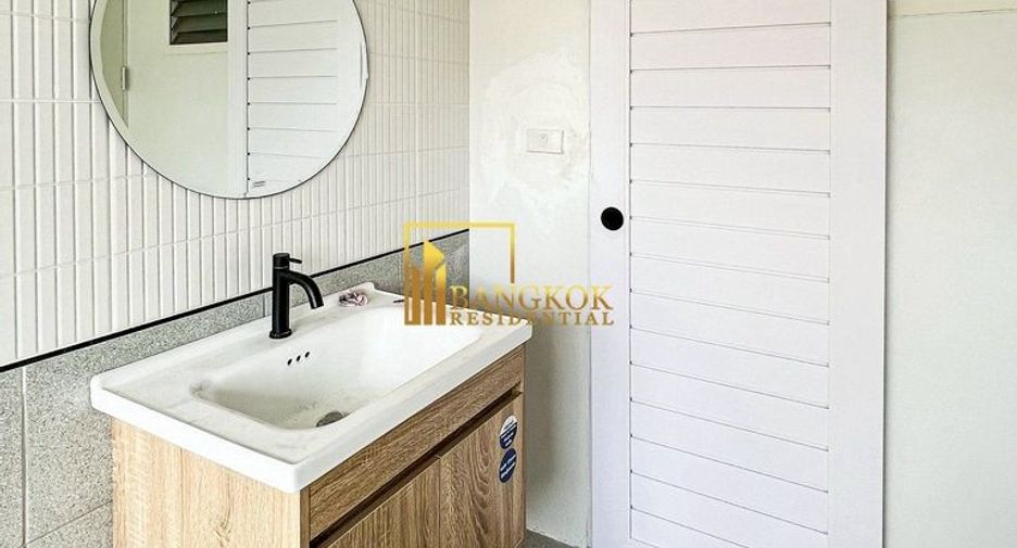 For rent 6 bedrooms townhouse in Watthana, Bangkok