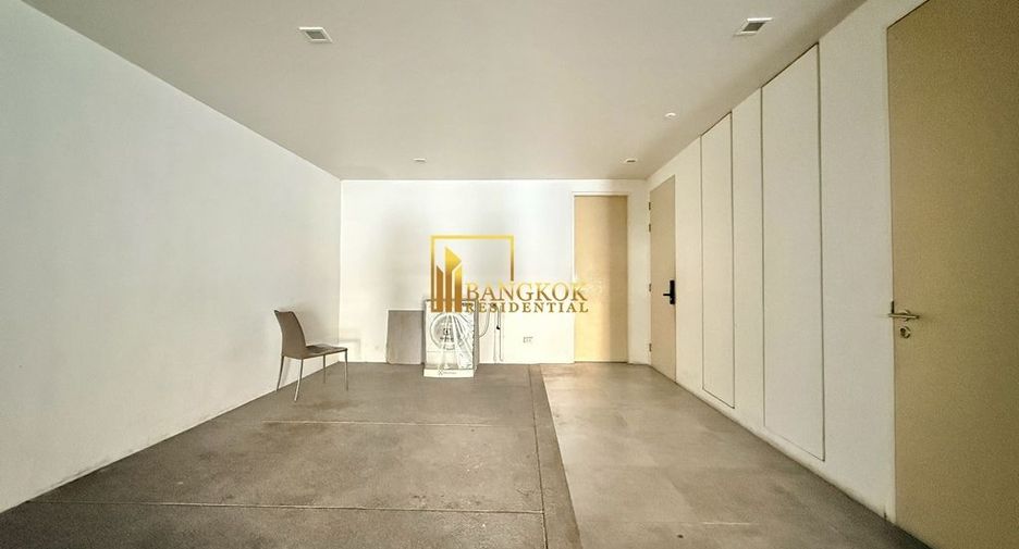 For rent 4 bedrooms townhouse in Watthana, Bangkok