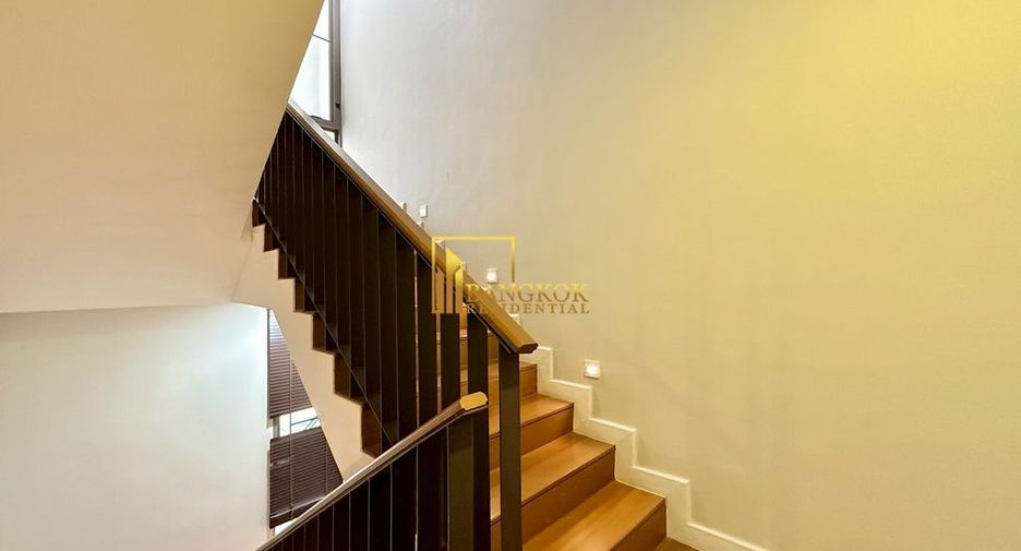 For rent 4 bedrooms townhouse in Watthana, Bangkok