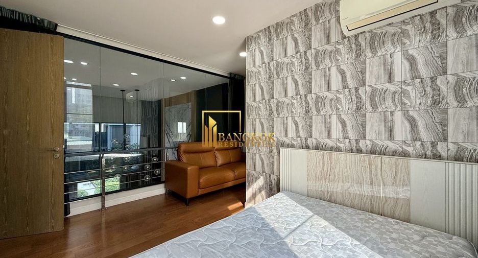 For rent 4 bedrooms townhouse in Watthana, Bangkok