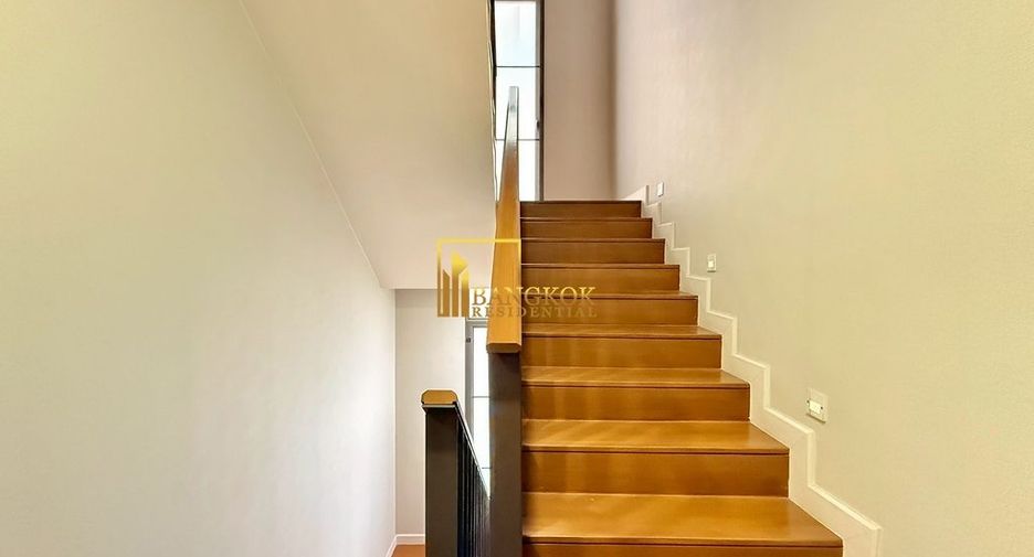 For rent 4 bedrooms townhouse in Watthana, Bangkok