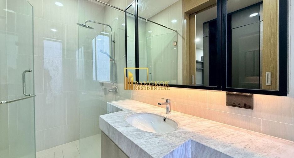 For rent 4 bedrooms townhouse in Watthana, Bangkok
