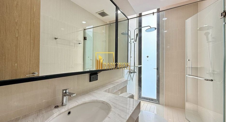 For rent 4 bedrooms townhouse in Watthana, Bangkok