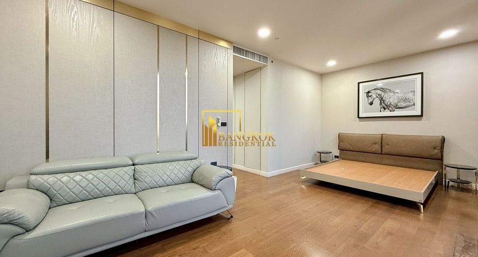 For rent 4 bedrooms townhouse in Watthana, Bangkok