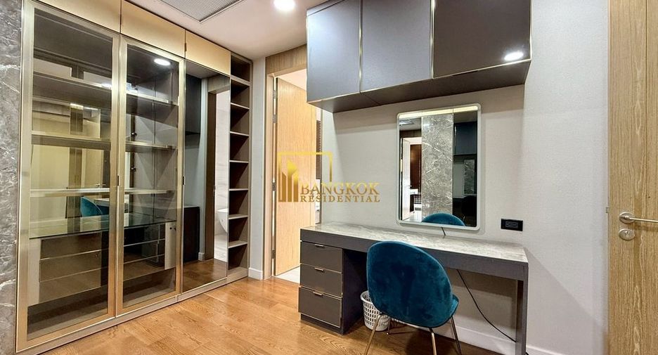 For rent 4 bedrooms townhouse in Watthana, Bangkok