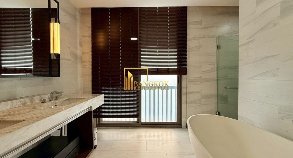 For rent 4 bedrooms townhouse in Watthana, Bangkok