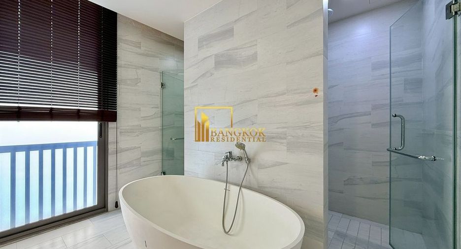 For rent 4 bedrooms townhouse in Watthana, Bangkok
