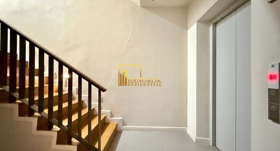For rent 4 bedrooms townhouse in Watthana, Bangkok