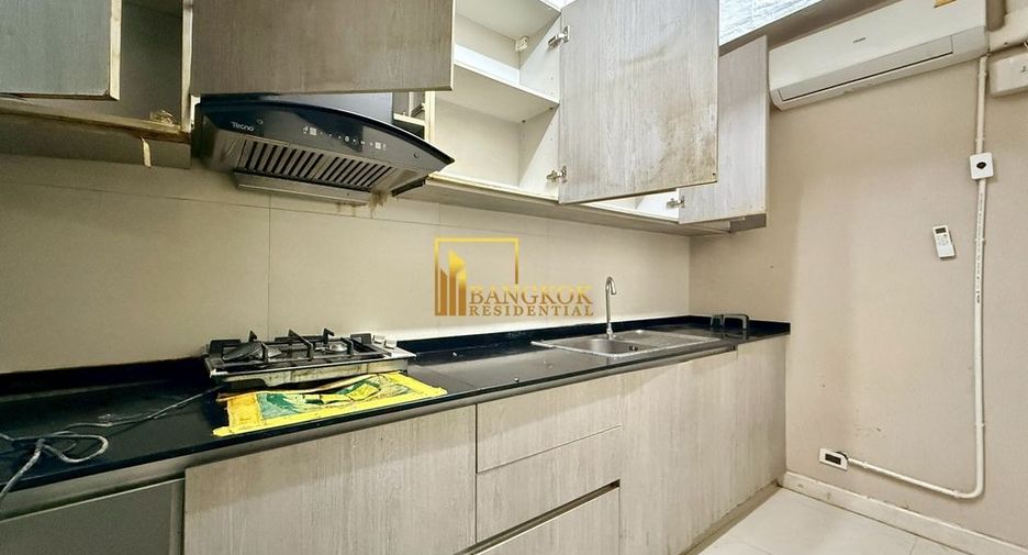 For rent 4 bedrooms townhouse in Watthana, Bangkok