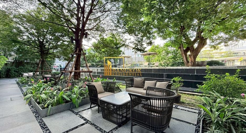 For rent 4 bedrooms townhouse in Watthana, Bangkok