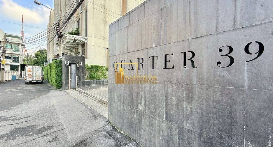For rent 4 bedrooms townhouse in Watthana, Bangkok