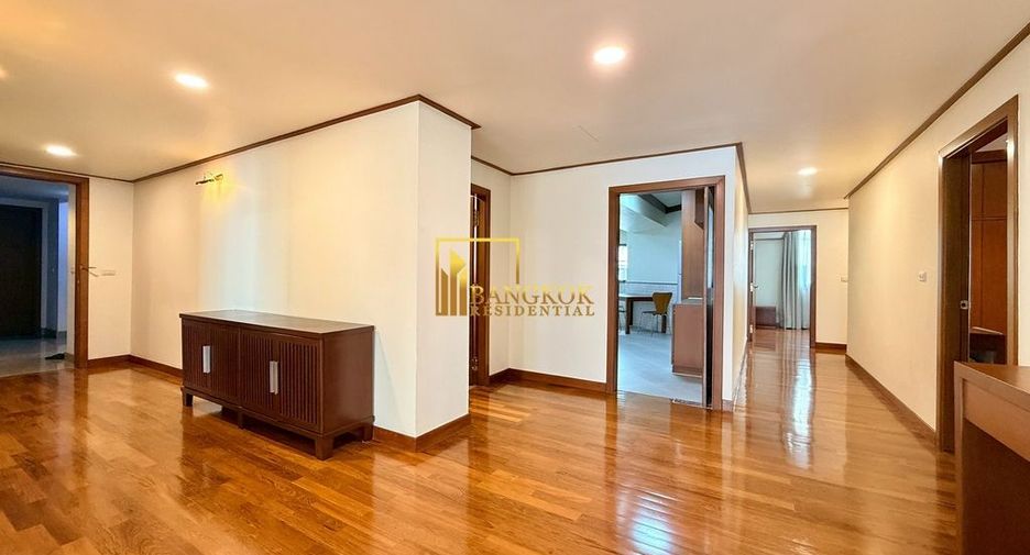 For rent 4 bedrooms apartment in Khlong Toei, Bangkok