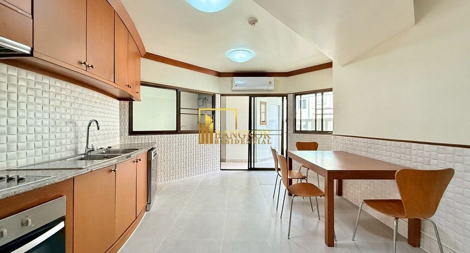 For rent 4 bedrooms apartment in Khlong Toei, Bangkok