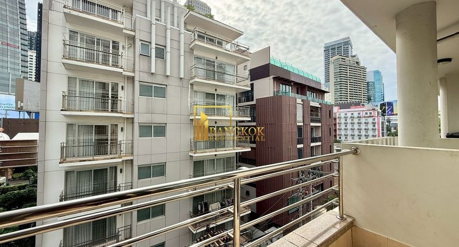 For rent 4 bedrooms apartment in Khlong Toei, Bangkok
