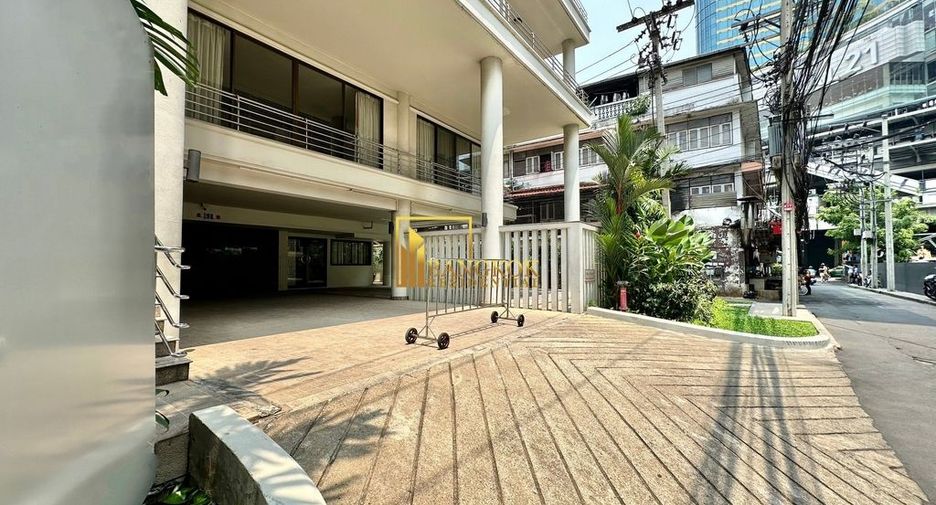 For rent 4 bedrooms apartment in Khlong Toei, Bangkok