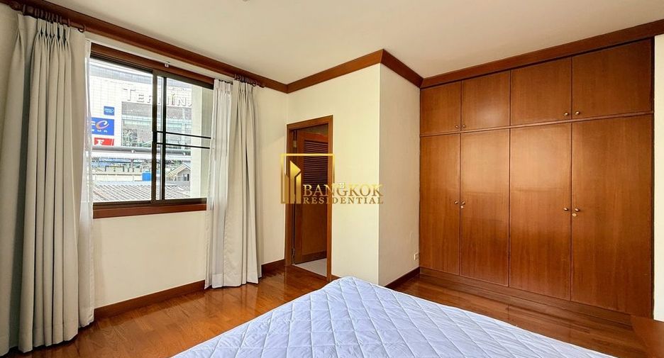 For rent 4 bedrooms apartment in Khlong Toei, Bangkok