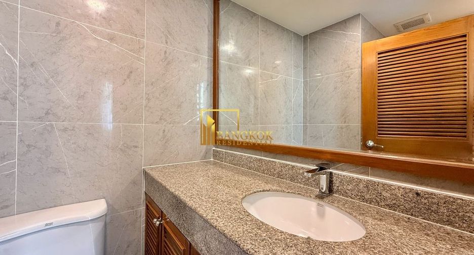 For rent 4 bedrooms apartment in Khlong Toei, Bangkok