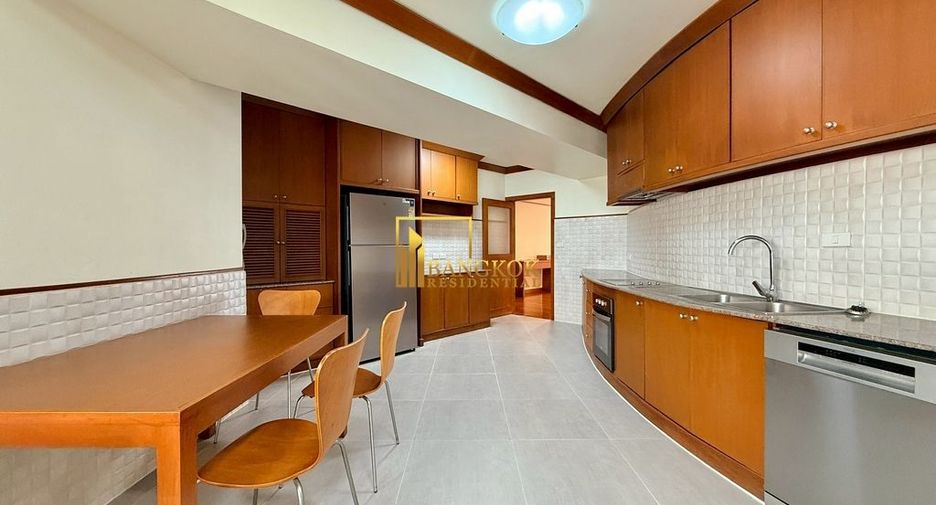 For rent 4 bedrooms apartment in Khlong Toei, Bangkok