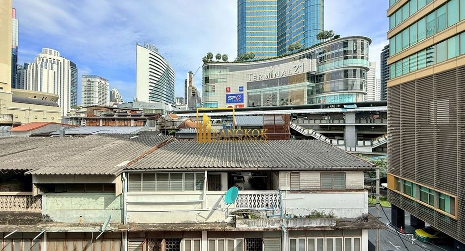 For rent 4 bedrooms apartment in Khlong Toei, Bangkok