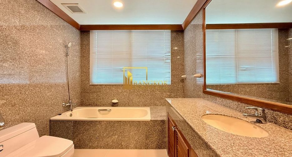 For rent 4 bedrooms apartment in Khlong Toei, Bangkok