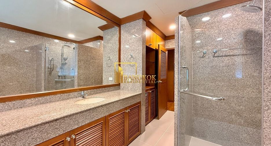 For rent 4 bedrooms apartment in Khlong Toei, Bangkok
