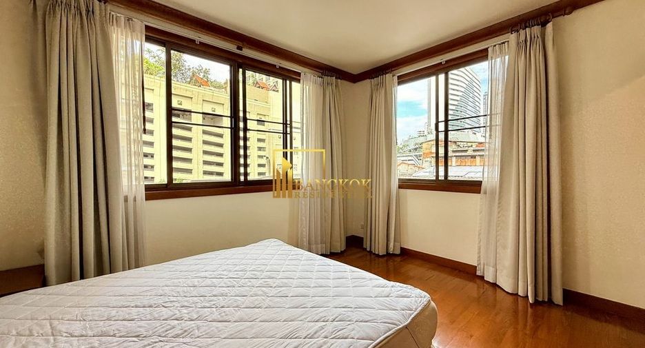 For rent 4 bedrooms apartment in Khlong Toei, Bangkok