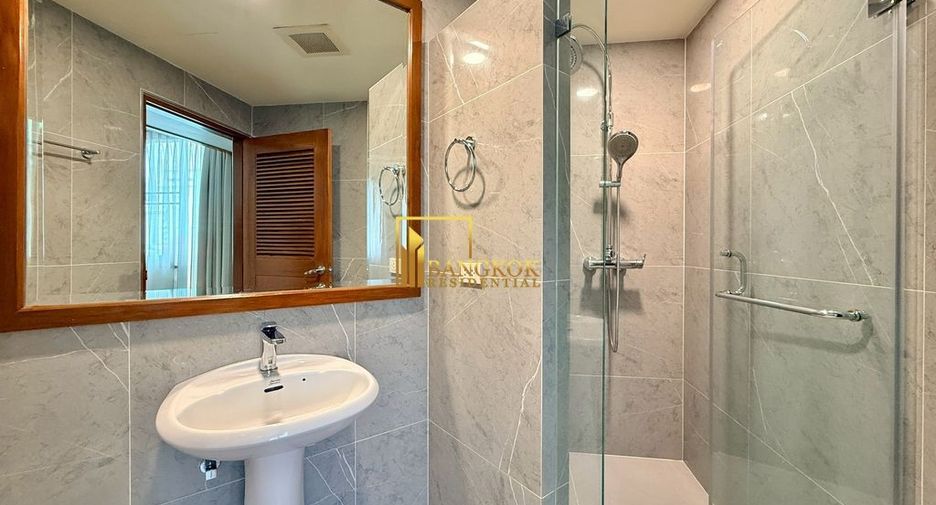 For rent 4 bedrooms apartment in Khlong Toei, Bangkok