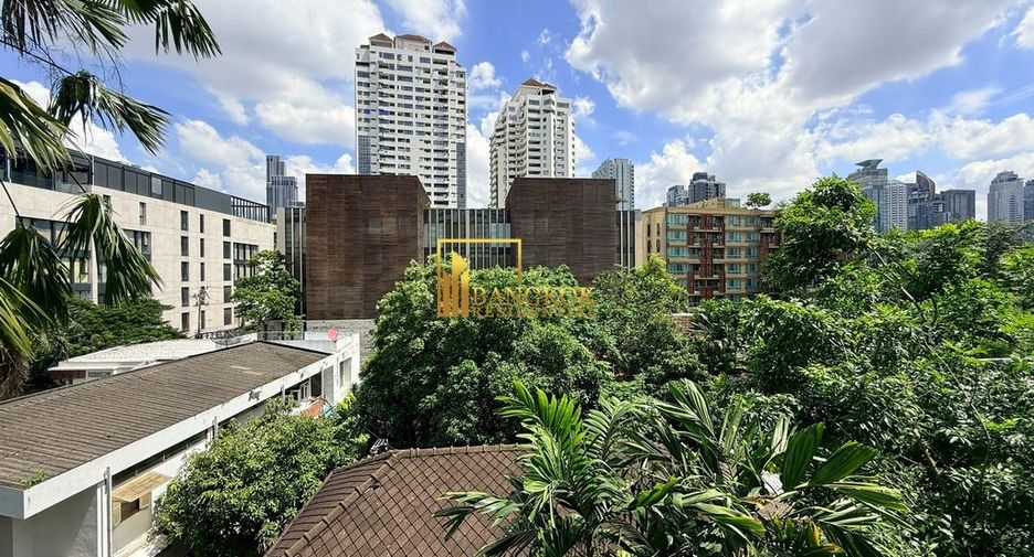 For rent 2 bedrooms apartment in Watthana, Bangkok