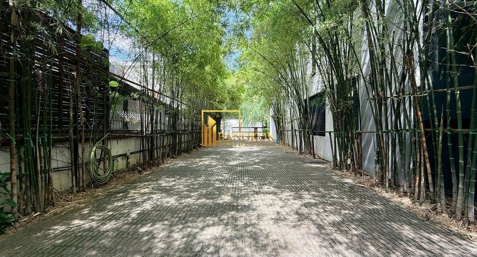 For rent 2 bedrooms apartment in Watthana, Bangkok