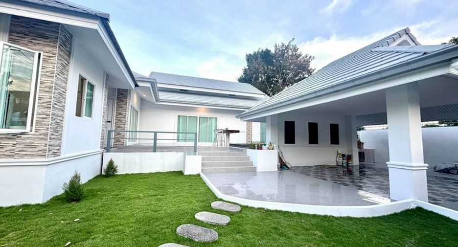 For sale 3 ベッドルーム villa in Bang Lamung, Chonburi