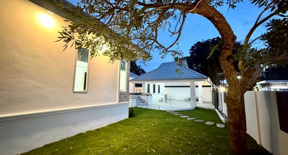 For sale 3 ベッドルーム villa in Bang Lamung, Chonburi