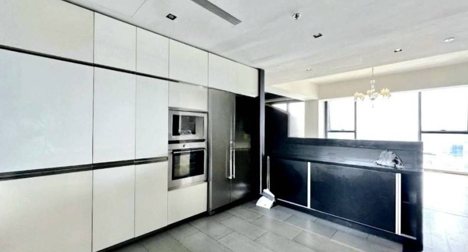 For rent そして for sale 4 ベッドルーム condo in Sathon, Bangkok