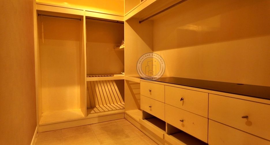 For rent 3 bedrooms condo in Bang Lamung, Chonburi