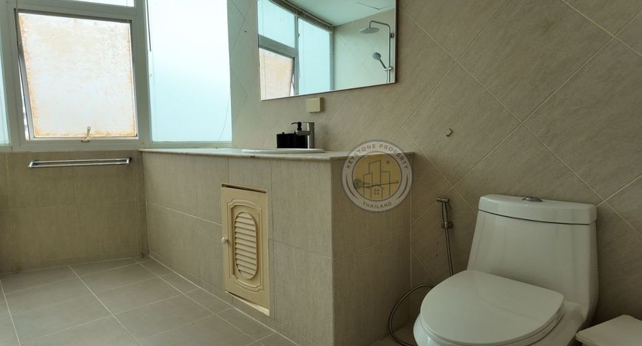 For rent 3 bedrooms condo in Bang Lamung, Chonburi