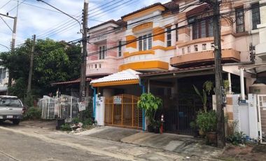 Casa adosada en venta de 2 habitaciones en Lam Luk Ka, Pathum Thani