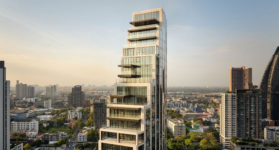 For sale 5 ベッドルーム condo in Khlong Toei, Bangkok