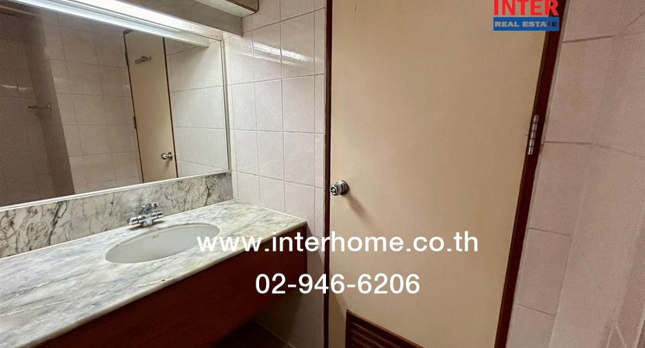 Condo en venta de 3 habitaciones en Yan Nawa, Bangkok
