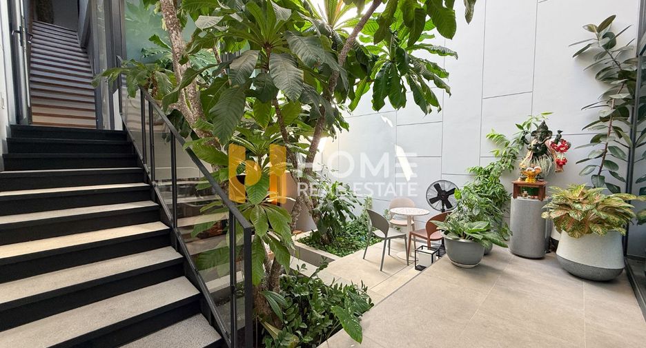 For sale 3 bedrooms townhouse in Suan Luang, Bangkok