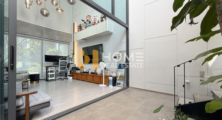 For sale 3 bedrooms townhouse in Suan Luang, Bangkok