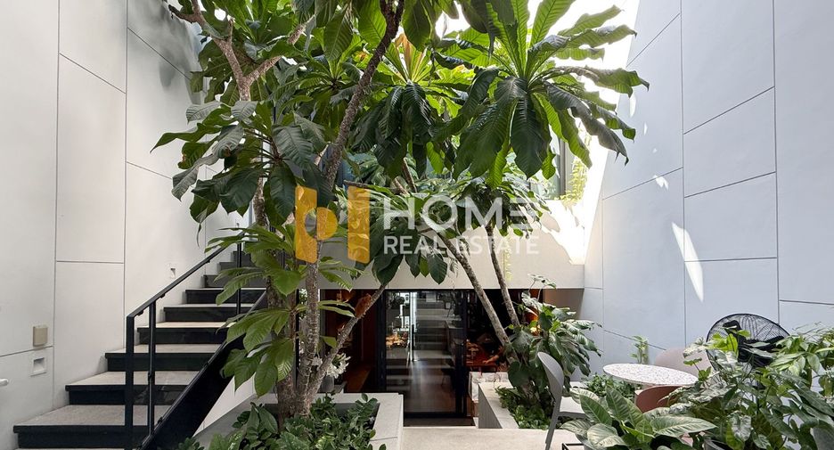 For sale 3 bedrooms townhouse in Suan Luang, Bangkok