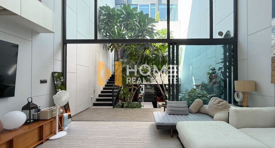 For sale 3 bedrooms townhouse in Suan Luang, Bangkok