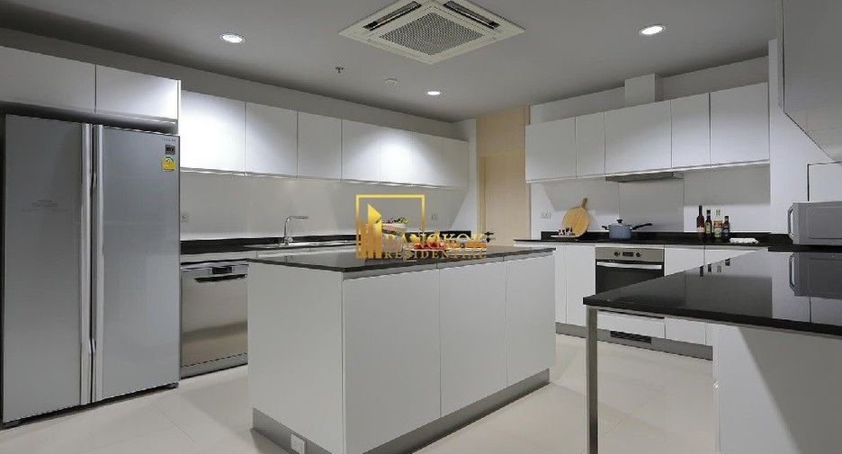 For rent 3 bedrooms apartment in Watthana, Bangkok